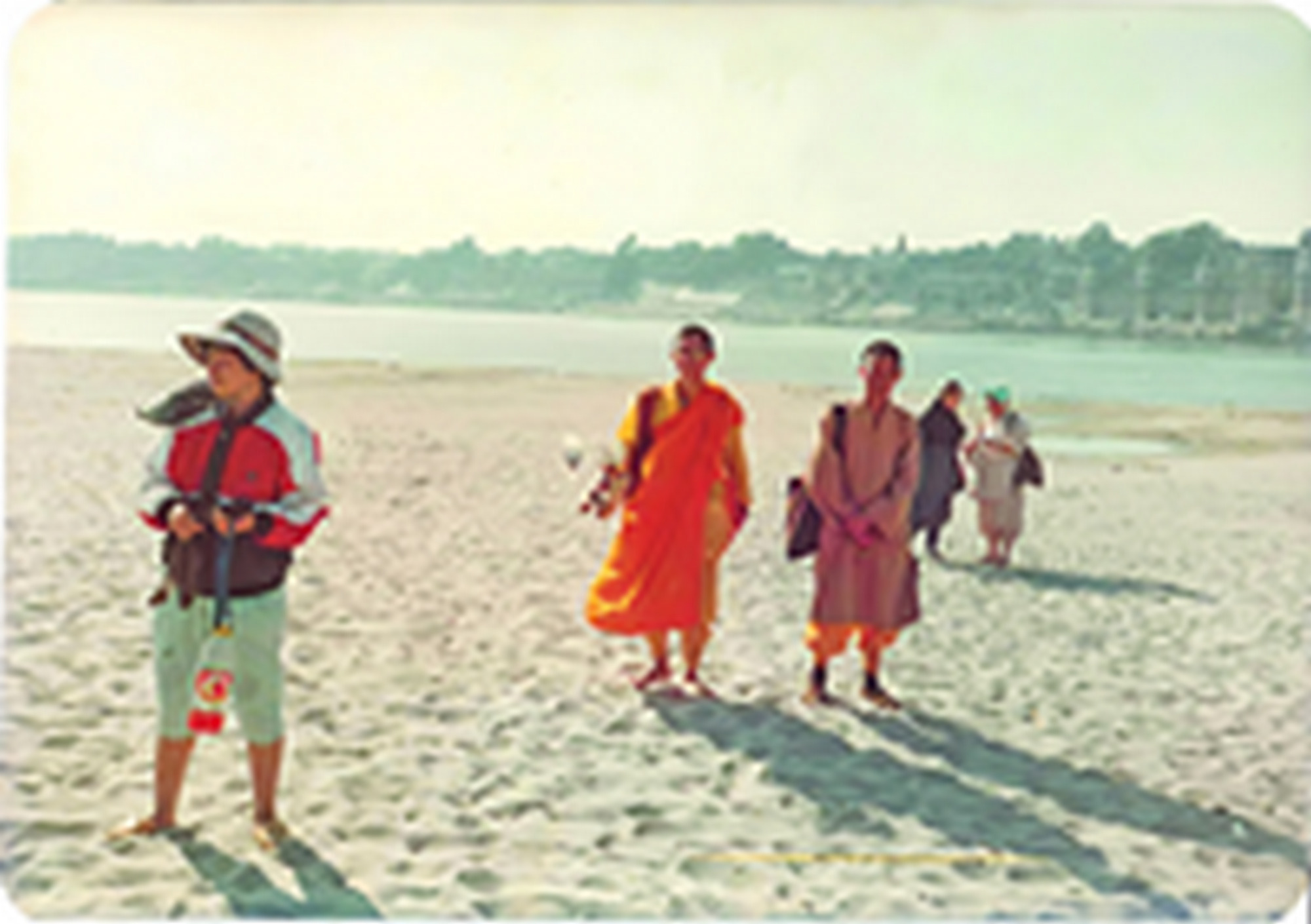 慧淨法師（左）1984年底　往印度朝聖　攝於恆河